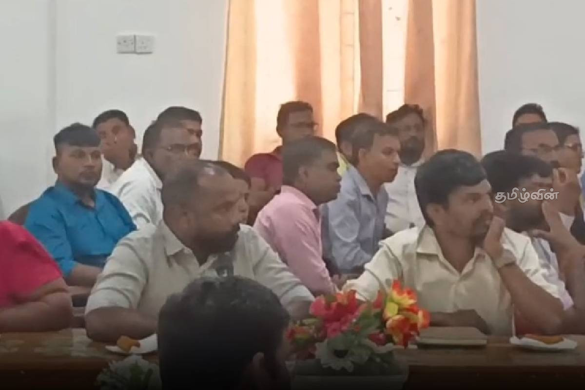 வடமராட்சி கிழக்கு பிரதேச ஒருங்கிணைப்பு குழு கூட்டத்தில் கடும் வாதப் பிரதிவாதம் | Vadamaratchi East Coordination Meeting Debate வடமராட்சி கிழக்கு பிரதேச ஒருங்கிணைப்பு குழு கூட்டத்தில் கடும் வாதப் பிரதிவாதம் | Vadamaratchi East Coordination Meeting Debate