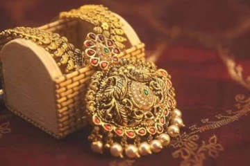 வார தொடக்கத்திலேயே கலக்கத்தை கொடுத்த தங்கம் விலை - எவ்வளவு பாருங்க!