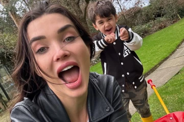 மகனுக்கு உதட்டோடு முத்தம்.. எமி ஜாக்சன் பிறந்தநாள் கொண்டாட்ட ஸ்டில்கள்