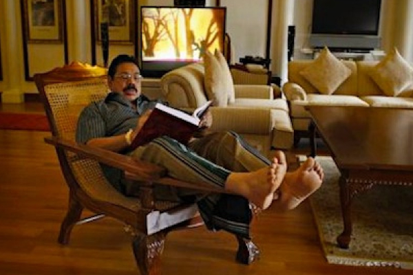 உத்தியோகபூர்வ இல்லத்தில் இருந்து இன்று வெளியேறும் மகிந்த | Mahinda Is About To Leave Government House Today