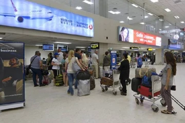 விமான நிலையத்தில் திடீரென நிறுத்தப்பட்ட பீசிஆர் பரிசோதனைகள் - விடுக்கப்பட்டுள்ள கோரிக்கை