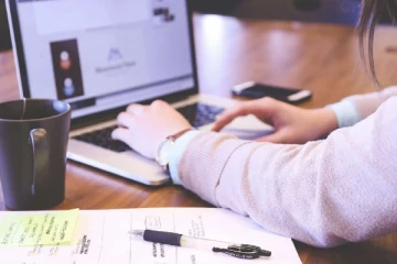 வெளிநாட்டவர்களை பணிக்கு அமர்த்தினால் வரி: சுவிட்சர்லாந்தின் திட்டம்