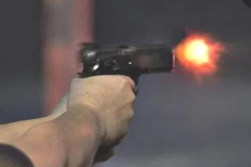 පොලිස් වෙඩිල්ලකින් තරුණයෙක් ජිවිතක්ෂයට.. (PHOTO)