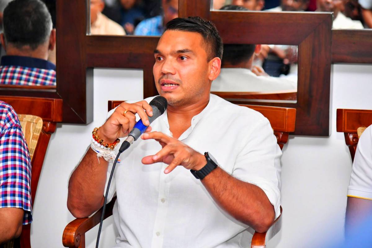 விடுதலை புலிகள் காலத்தில் கூடப் பெரஹெராக்கள் பாதுகாப்பாக நடந்தன! அரசாங்கத்தை கடுமையாக சாடிய நாமல் | Hold Provincial Elections Namal Challenges Govt