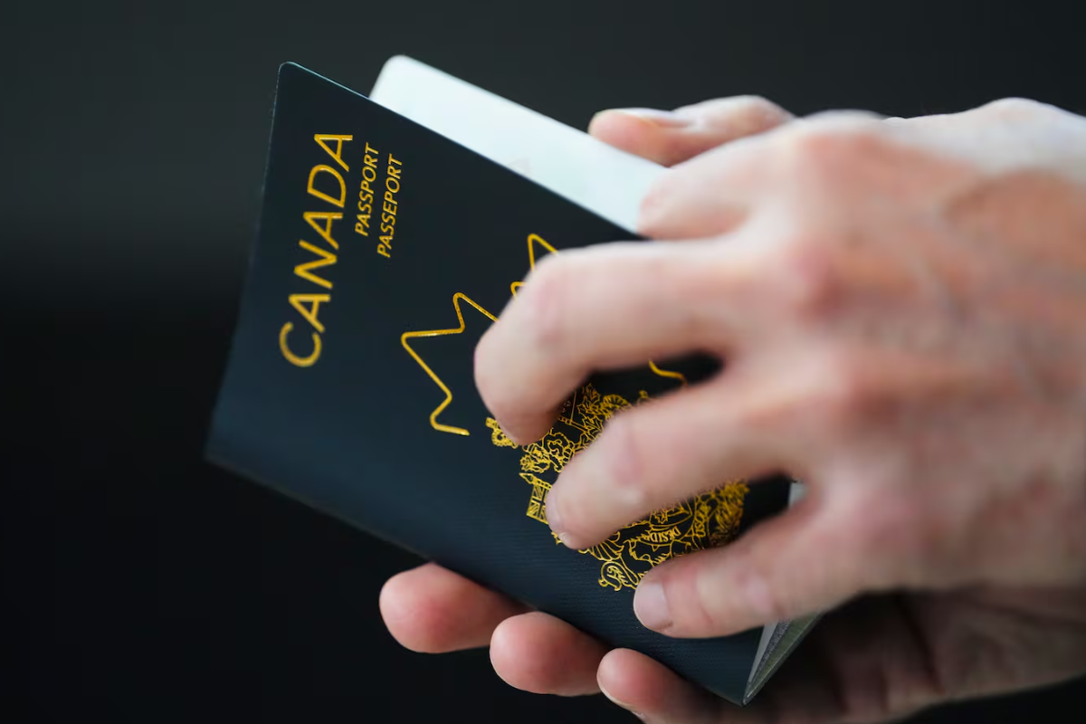 கனடாவில் கடவுச்சீட்டு கட்டண உயர்வு ; மார்ச் 31 முதல் அமலுக்கு | Will Cost More To Get A Canadian Passport S