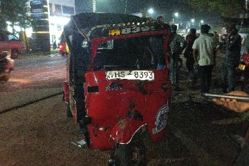 முச்சக்கரண்டிகள் நேருக்கு நேர் மோதி விபத்து: ஒருவர் காயமடைந்த நிலையில் வைத்தியசாலையில் அனுமதி(Photos)