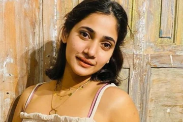 உடலை வில்லாக வளைத்து போஸ் கொடுத்த நடிகை லாஸ்லியா.. அனைவரையும் வியக்கவைத்த புகைப்படம்