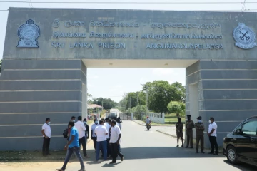 சிறை அதிகாரிகளின் மீது மற்றொரு தாக்குதல் குற்றச்சாட்டு