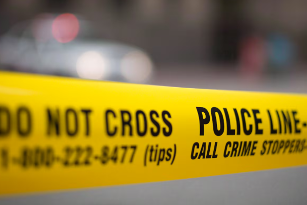 டொரோண்டோவில் கத்திக்குத்து: பொலீஸ் அதிகாரி உட்பட மூவர் காயம் | 3 In Hospital Including A Police Officer Stabbing