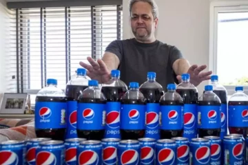 பெப்சி கேன்களால்  கின்னஸ்  சாதனை படைத்த நபர்!