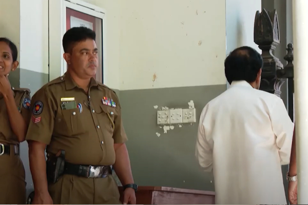 தலைமறைவாகியிருந்த ராஜித தொடர்பில் நீதிமன்றம் பிறப்பித்துள்ள மற்றுமொரு உத்தரவு | Rajitha Appears In Court