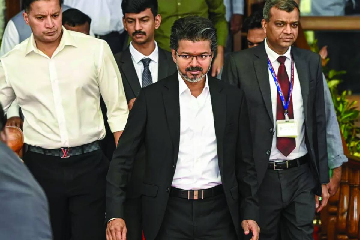 கிழித்தெறியப்பட்ட முதல்வர் விஜய் போஸ்டர் - கர்நாடகாவில் தீவிரமடையும் காவேரி போராட்டம் | Karnataka Protest Against Open Cauvery Water To Tn கிழித்தெறியப்பட்ட முதல்வர் விஜய் போஸ்டர் - கர்நாடகாவில் தீவிரமடையும் காவேரி போராட்டம் | Karnataka Protest Against Open Cauvery Water To Tn