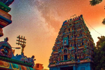 கோவிலில் கொடுக்கக்கூடிய மலர்களை என்ன செய்ய வேண்டும்?