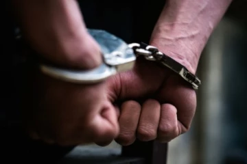 சிறுமியை இணையவழி ஊடாக பாலியல் தொழிலுக்கு விற்பனை செய்த நபர் தென்னிலங்கையில் கைது