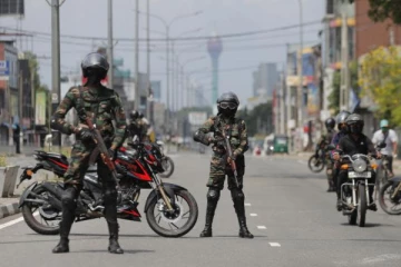 முப்படை வீரர்கள் திடீர் கடமையில்