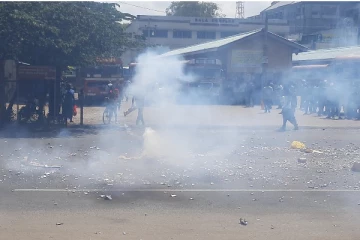 ஐக்கிய தேசியக் கட்சியின் ஆதரவாளர்கள் பட்டாசு கொளுத்தி கொண்டாட்டம் (PHOTOS)