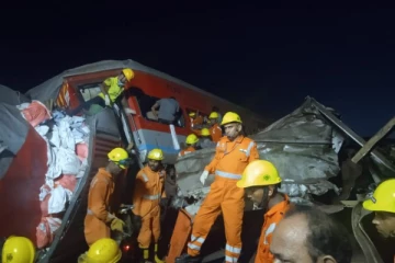 ஒடிசா ரயில் விபத்து: பாதிக்கப்பட்டவர்களை காப்பாற்ற மீட்பு படையினர் செய்வது என்ன?