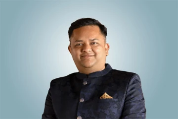 13 வயதில் ரூ.10,000 கடன் வாங்கி.., ரூ.33054 கோடி சாம்ராஜியத்தை உருவாக்கிய ரவி - எப்படி தெரியுமா?