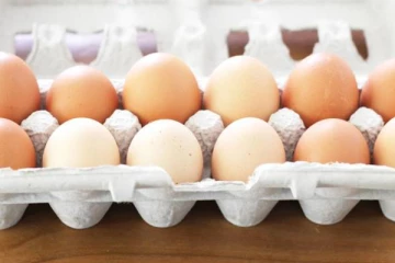 அதிக விலைக்கு முட்டையை விற்பனை செய்த வியாபாரிக்கு நேர்ந்த கதி!