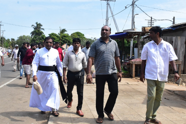 காற்றாலை மின் உற்பத்திக்கு எதிராக வீதிக்கிரங்கிய பொதுமக்கள்! | Against Mannar Wind Power Generation