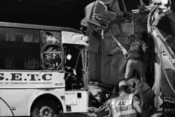 கோர விபத்து; நேருக்கு நேர் மோதிய பேருந்துகள் - 5 பேர் பலி, 40 பேர் படுகாயம்!