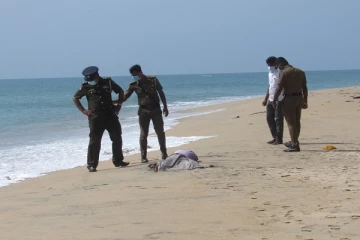 களுதாவளை கடற்கரையிலிருந்து அடையாளம் காணப்படாத நிலையில் ஆண் ஒருவரின் சடலம் மீட்பு