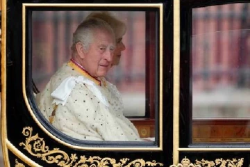 இன்னும் சில மணி நேரம்.... வெஸ்ட்மின்ஸ்டர் குரு மடாலயத்திற்கு புறப்பட்டார் சார்லஸ் மன்னர்