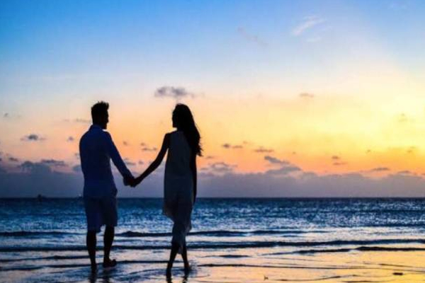 வாடகை காதலியாக கோடிகளில் சம்பாதிக்கும் பெண்! | Japanese Woman Earns Crores As Rental Girlfriend