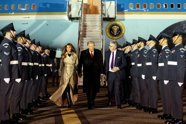 பிரித்தானியா வந்துள்ள ட்ரம்புக்கு கிடைத்த அவமானம் | Epstein Image Flashe In Windsor Castle Trump Visit