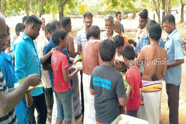 கோட்டாபய ராஜபக்ச நாட்டைவிட்டு ஓடியதற்கு பாற்சோறு வழங்கி கொண்டாட்டம்(Photo) | Celebrating Gotabaya Rajapaksa S Escape Country