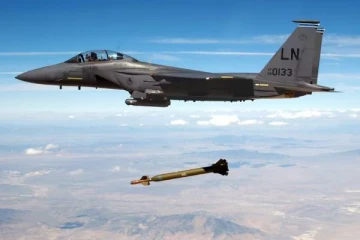 තව විනාශයක් අත ළඟ, බංකර් බස්ටර් බෝම්බ ගෙනියන යානාත් ට්‍රම්ප්ගෙ අතේ