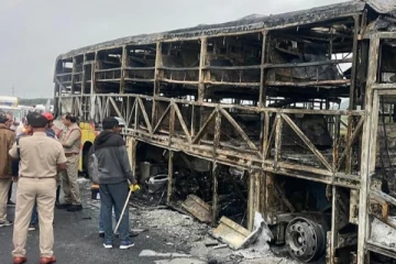 இந்தியாவில் அதிகாலையில் பற்றியெறிந்த பேருந்து ; 20 பேர் பலி