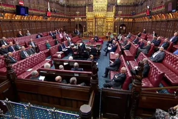 வாயை மூடு! பிரித்தானிய பாராளுமன்றத்தில் திடீரென கூச்சலிட்ட ஆர்ப்பாட்டக்காரர்களால் பரபரப்பு