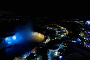 அமெரிக்காவின் பிரபலமான இடத்தில் உக்ரைன் கொடி