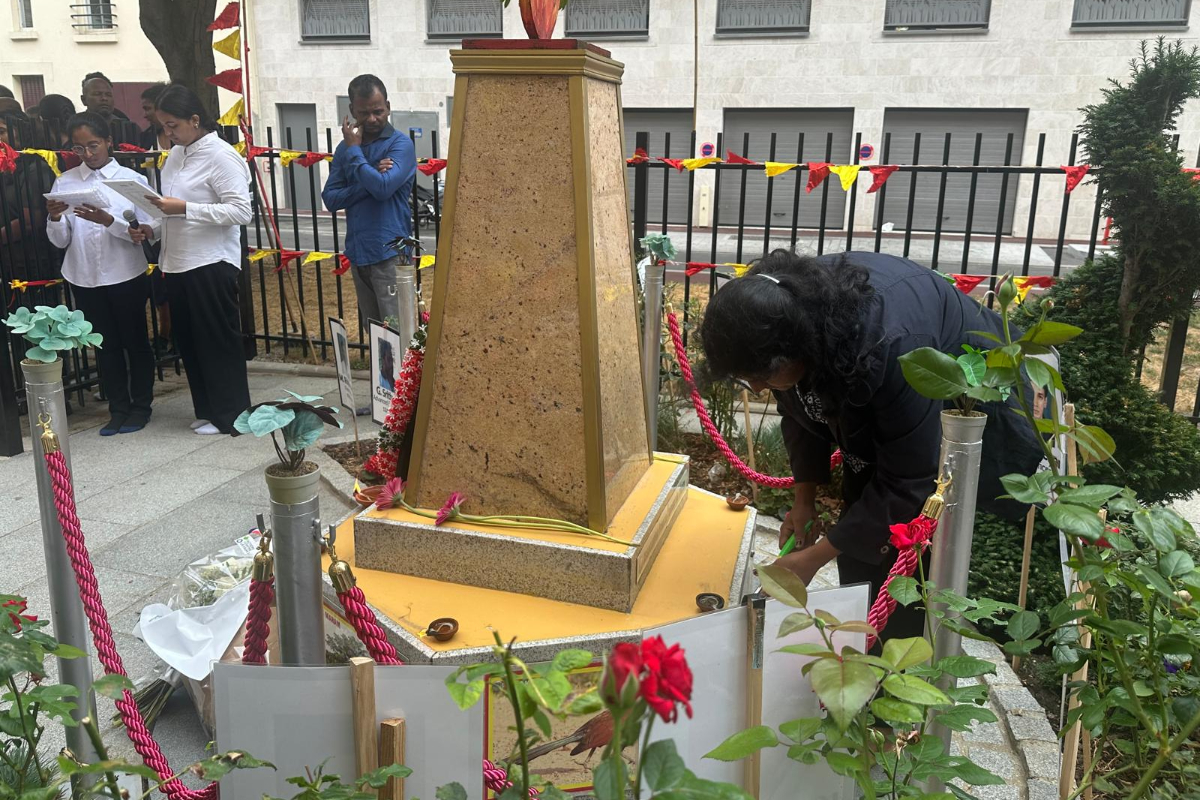 மூதூரில் கொல்லப்பட்ட 17 ஏ.சி.எப் தொண்டர்களுக்கு பரிஸில் அஞ்சலி! | Acf Volunteers Killed In Muthur Tribute In Paris