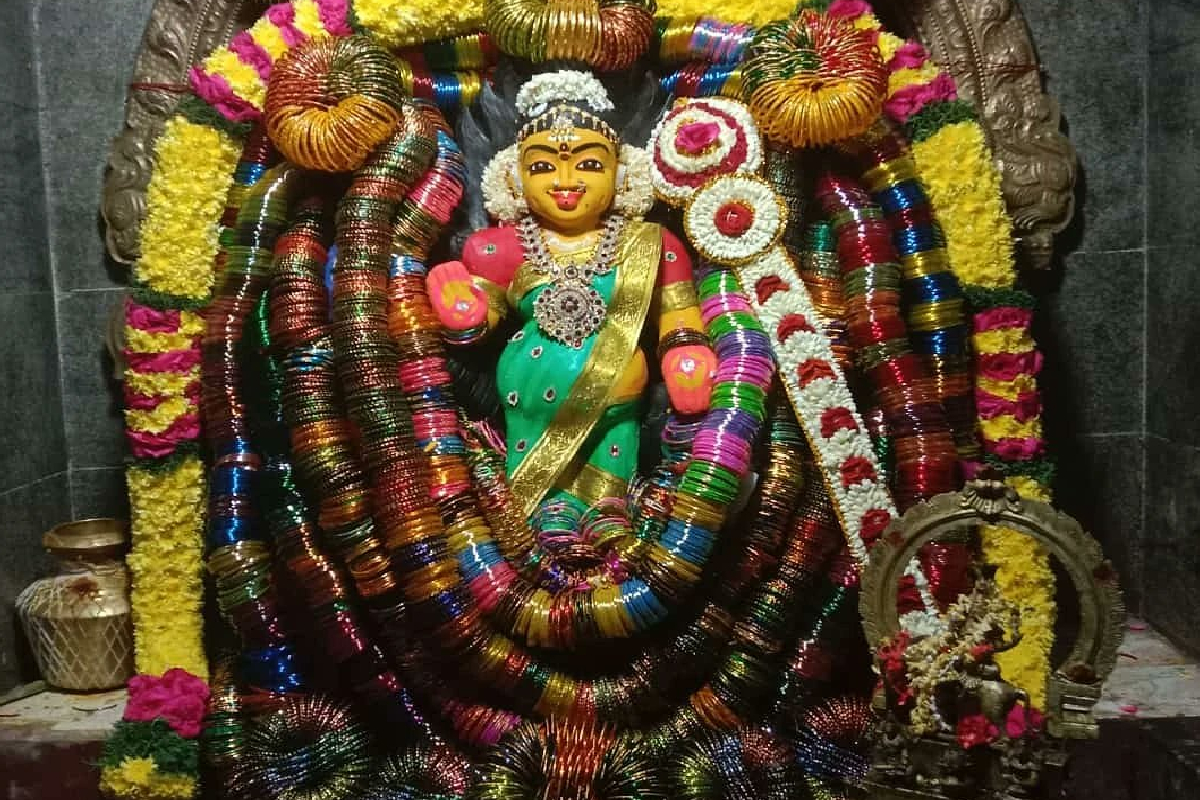 அம்மனின் பரிபூரண அருள் கிடைக்கும் ஆடிப்பூரம் இன்று; பெண்கள் இதை செய்ய மறக்காதீர்கள்! | Today Is Aadi Pooram Goddess Amman Bangle Ceremony