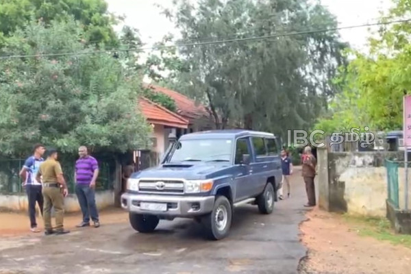 அவுஸ்திரேலிய முதலீட்டாளரிடம் கைவரிசையை காட்டிய இருவர் சிஐடியினாரால் அதிரடி கைது | Mannar Duo Held For 180M Investment Fraud அவுஸ்திரேலிய முதலீட்டாளரிடம் கைவரிசையை காட்டிய இருவர் சிஐடியினாரால் அதிரடி கைது | Mannar Duo Held For 180M Investment Fraud