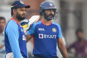 உலகக்கோப்பை அணியில் இடம்பிடித்த தினேஷ் கார்த்திக்! தமிழனுக்கு போட்டியாக நிற்கும் ஒரு வீரர்