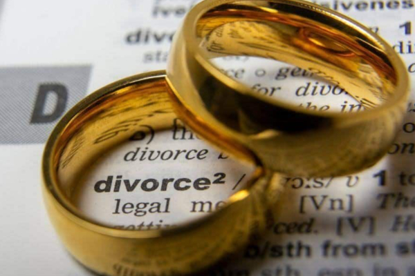 நாய்களால் தொல்லை; மனைவியிடம் விவாகரத்து கோரிய கணவர் | Husband Seeks Divorce Wife Over Dog Harassment நாய்களால் தொல்லை; மனைவியிடம் விவாகரத்து கோரிய கணவர் | Husband Seeks Divorce Wife Over Dog Harassment