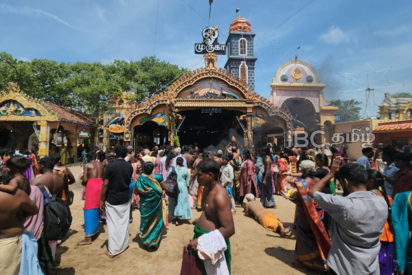 யாழில் மோட்டார் சைக்கிள் பாதுகாப்பு நிலையத்தில் பகல் கொள்ளை | Parking Fee Fraud Reported Near Temple Festival
