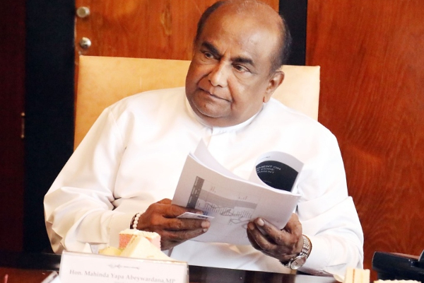 சபாநாயகரின் உத்தியோகபூர்வ இல்லம் போராட்டகாரர்களால்  சுற்றிவளைப்பு! | Speaker S Official Residence Surrounded