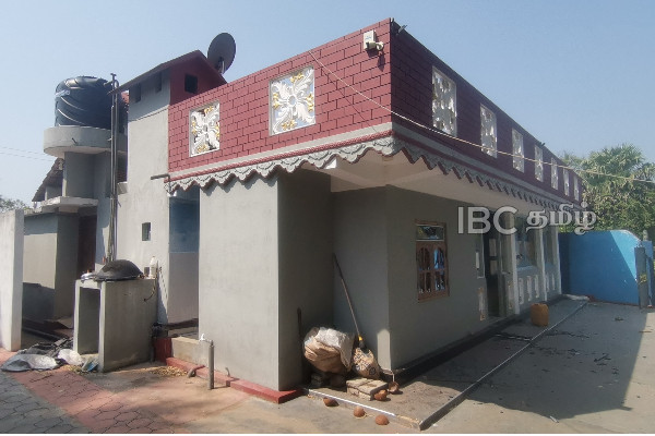 அத்துமீறி நுழைந்து வீட்டை நொறுக்கிய மர்ம நபர்கள்! வவுனியாவில் சம்பவம் | Attack House Vavuniya Area