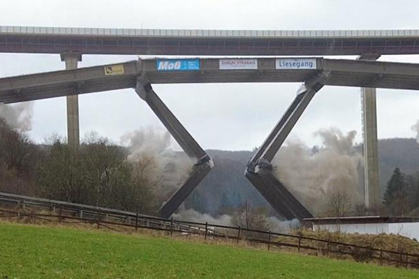 ஜெர்மனியில் பழமையான பாலம் வெடிவைத்து தகர்ப்பு! | The Oldest Bridge In Germany Was Blown Up