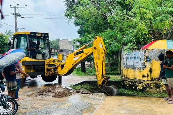 கொட்டித் தீர்க்கும் மழை; வெள்ளத்தில் தத்தளிக்கும் அக்கரைப்பற்று | The Pouring Rain The Flood Akkaraipattu கொட்டித் தீர்க்கும் மழை; வெள்ளத்தில் தத்தளிக்கும் அக்கரைப்பற்று | The Pouring Rain The Flood Akkaraipattu
