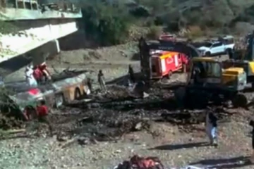 බස්රථයක් පෙරළීමෙන් 40ක් ජිවිතක්ෂයට (විදෙස්)