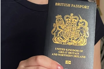 கடவுச்சீட்டுக்காக காத்திருக்கும் பிரித்தானியர்களுக்கு விடுக்கப்பட்டுள்ள எச்சரிக்கை!