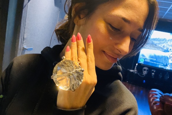 2 கோடி ரூபாய் மோதிரமா? தமன்னா சொன்ன உண்மையை கேட்டு ரசிகர்கள் ஷாக் | Tamannaah Diamond Ring Is A Bottle Opener 2 கோடி ரூபாய் மோதிரமா? தமன்னா சொன்ன உண்மையை கேட்டு ரசிகர்கள் ஷாக் | Tamannaah Diamond Ring Is A Bottle Opener