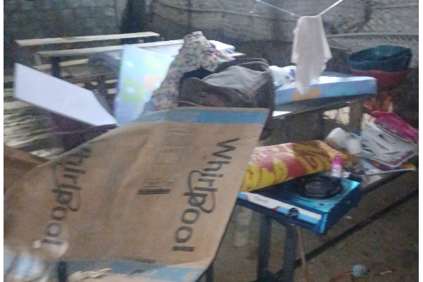 திருகோணமலையில் சுழற்றி அடித்த காற்று; தூக்கி வீசப்பட்ட வீட்டின் கூரைகள் | Winds Whipping Through Trincomalee Roofs Blown Off