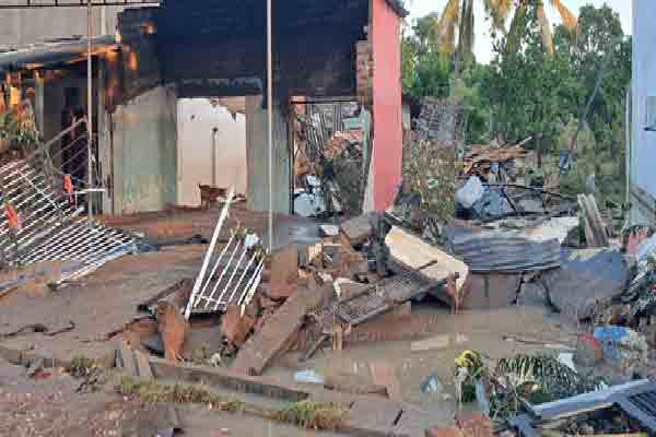 சீர்குழைந்து போன பொலன்னறுவையின் பகுதிகள் ; பல வீதிகள் நீரில் | Collapsed Sections Of Polonnaruwa