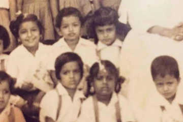 இந்த புகைப்படத்தில் இருக்கும் தமிழ் சினிமாவின் உச்ச நட்சத்திரம் யாரென்று தெரியுமா? சூப்பர் புகைப்படம் இதோ..